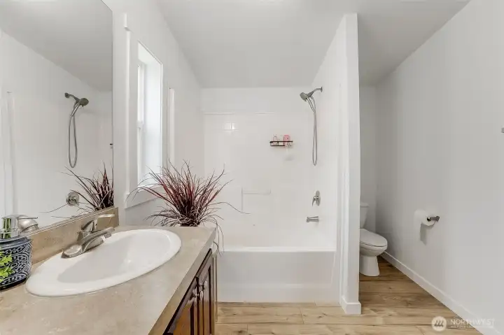 En-suite bathroom En-suite bathroom