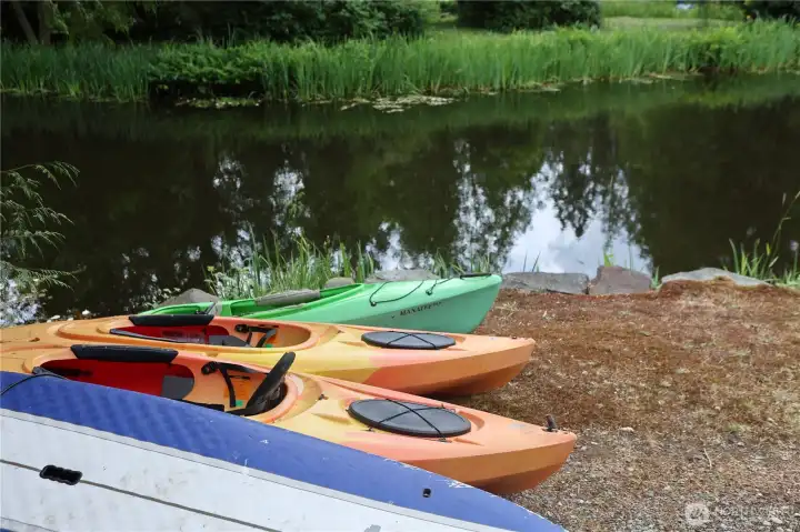 Calm waters and abundant wildlife make Lake Debra Jane a favorite for kayaking and paddle boarding. Calm waters and abundant wildlife make Lake Debra Jane a favorite for kayaking and paddle boarding.