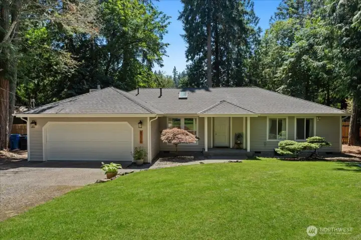 Welcome home to this beautifully updated 1478 sq ft 3 bedroom 2 bath home on a 16,533 sq ft fenced yard. Welcome home to this beautifully updated 1478 sq ft 3 bedroom 2 bath home on a 16,533 sq ft fenced yard.