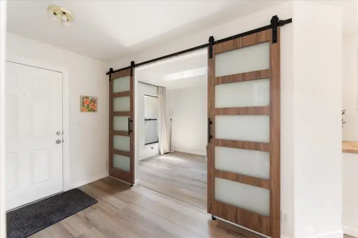 This room is very welcoming with all the natural light coming in. This room is very welcoming with all the natural light coming in.