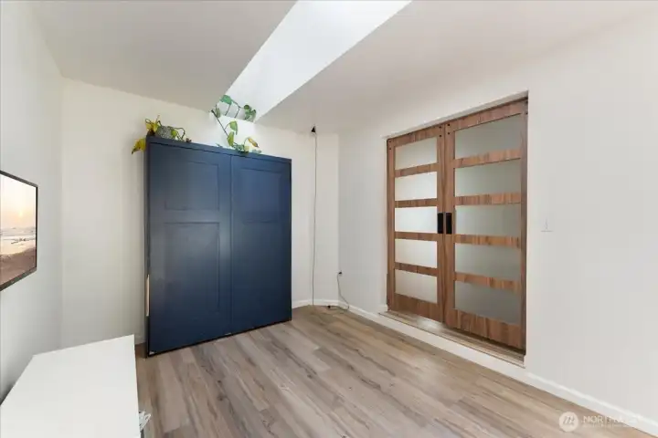 The lovely barn doors really elevates this area. The lovely barn doors really elevates this area.