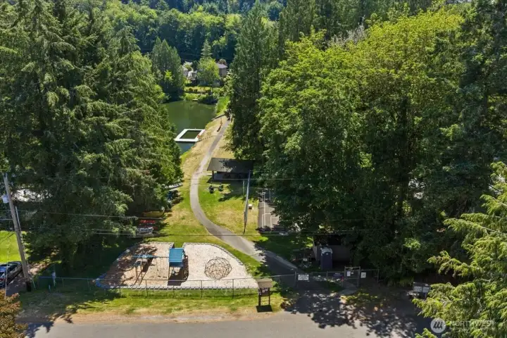 Private secure entrance to Lake Sylvia where you can enjoy all the amenities. Private secure entrance to Lake Sylvia where you can enjoy all the amenities.