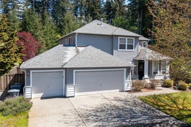 Beautiful Brookridge South home with a huge 3 car garage! The roof will be replaced by seller with a a brand new 30 year architectural composition roof prior to closing!