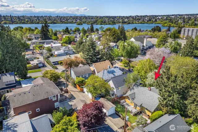 Just blocks from all that Green Lake has to offer.