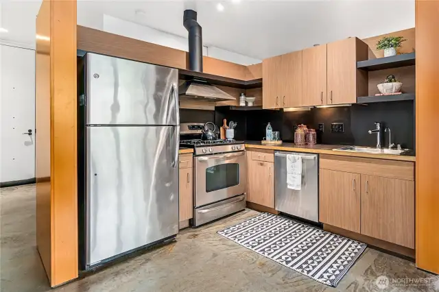 The well-appointed kitchen with gas stove/cooktop provides everything you need to excel at being a home chef!