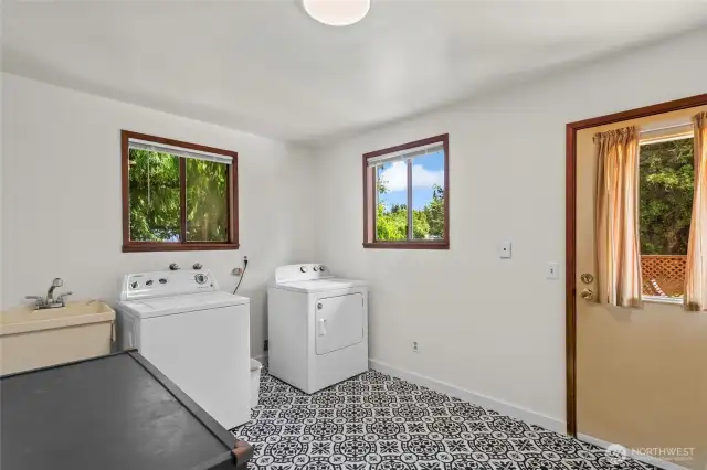 Laundry room off of kitchen and garage, with access to the back deck.