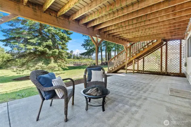 Downstairs slider to covered patio