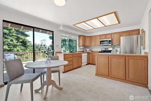 Eat-in Kitchen