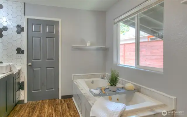 Primary bath with soaking jetted tub