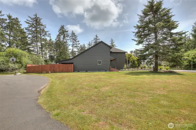 Side yard with plenty of space for RV parking or a new shop
