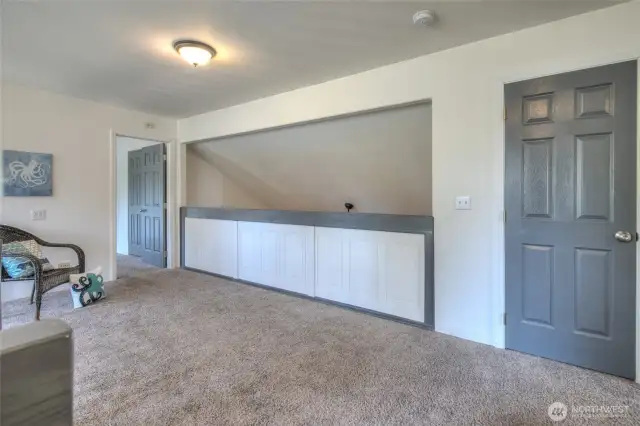 Catwalk to 3rd bedroom. What a perfect place for a home office