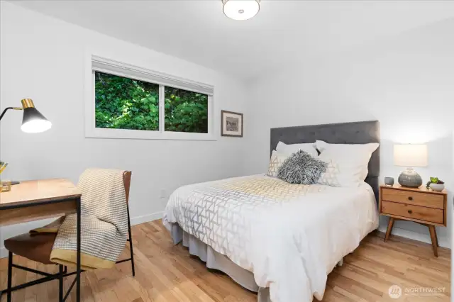 Secondary bedroom, surrounded by nature, offers a tree house effect