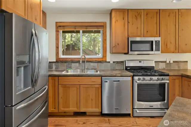 Plenty of counter and cabinet space.