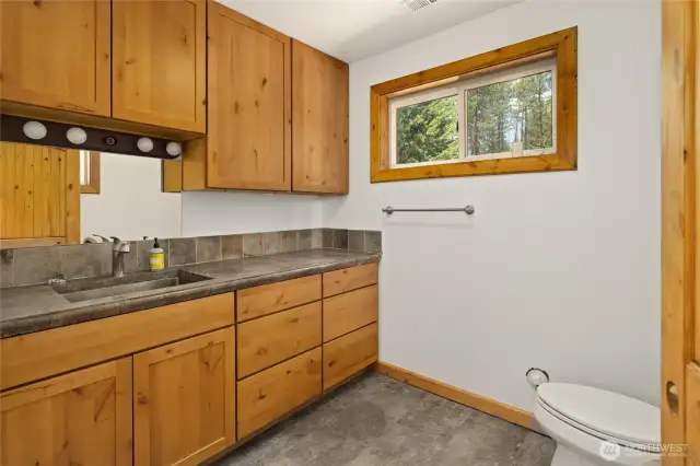 Additional 1/2 bath off the garage