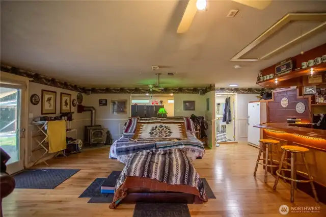 propane stove heats the house, bonus room in the back. 3/4 bath utility room as well