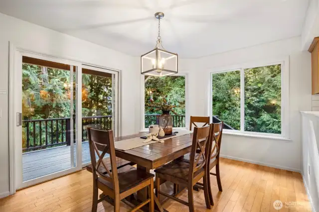 Dining among the cedars, this home gives all the tree house vibes, with filtered light and bathed in privacy.