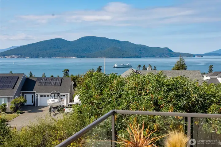 Unbelievable view off the deck. Imagine, you could wake up to this every single day!!!