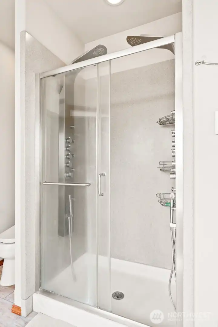 Shower with 2 heads and jets.
