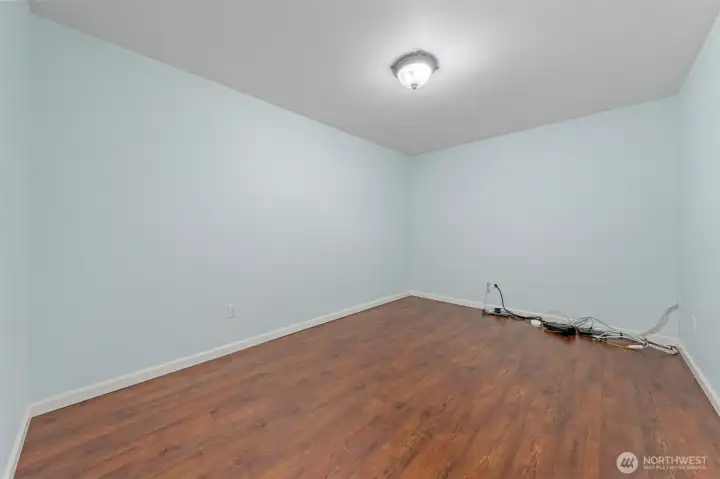 Versatile third room: ideal as an office, guest room, or hobby space.