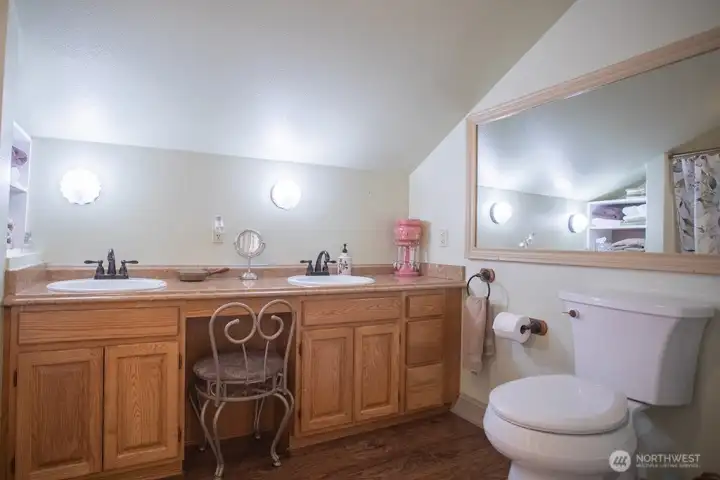 Upper Bathroom