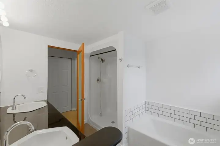 Main house 5-piece primary bathroom