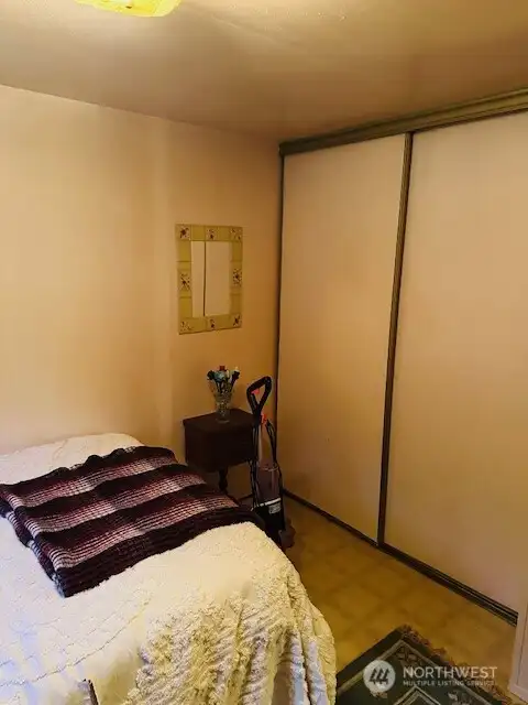 1st bedroom #1