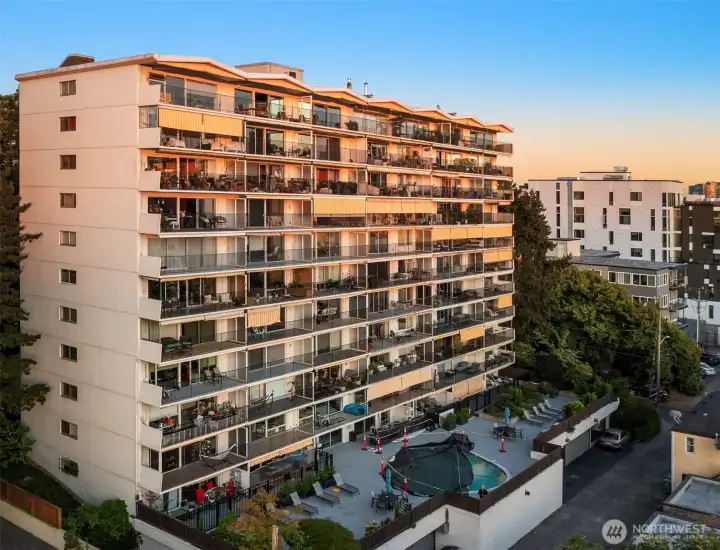 The Lamplighter is a well-maintained, concrete-and-steel building known for its mid-century charm and solid construction.