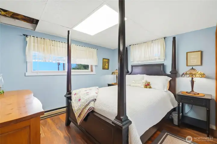 2nd bedroom downstairs gives you options so you can ask your guests to stay a while!