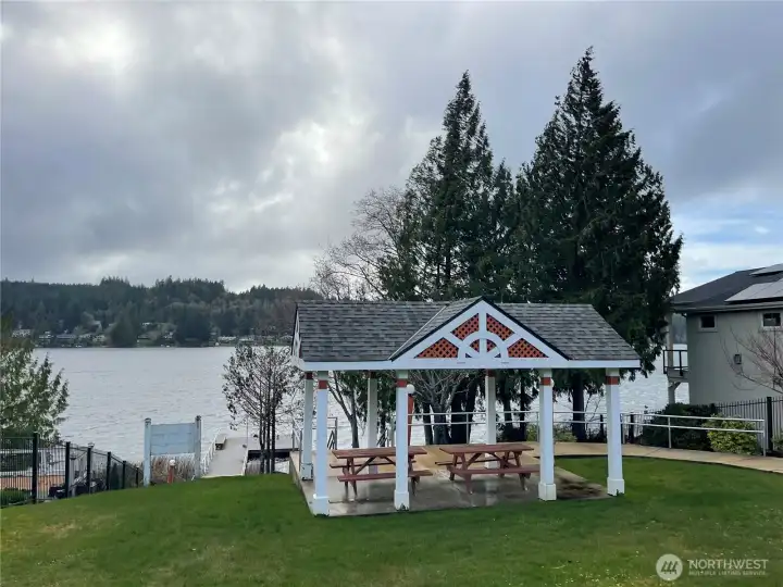 Private community picnic and lake access