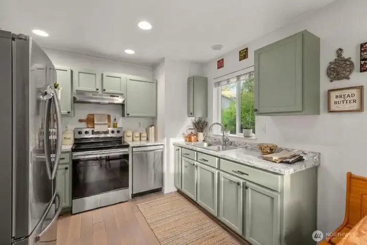 Kitchen comes with all appliances! (some decor digitally staged)