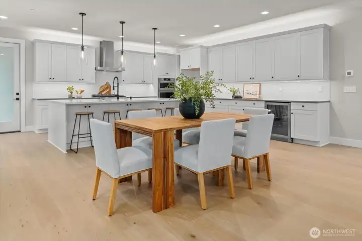 Main Level: Dining