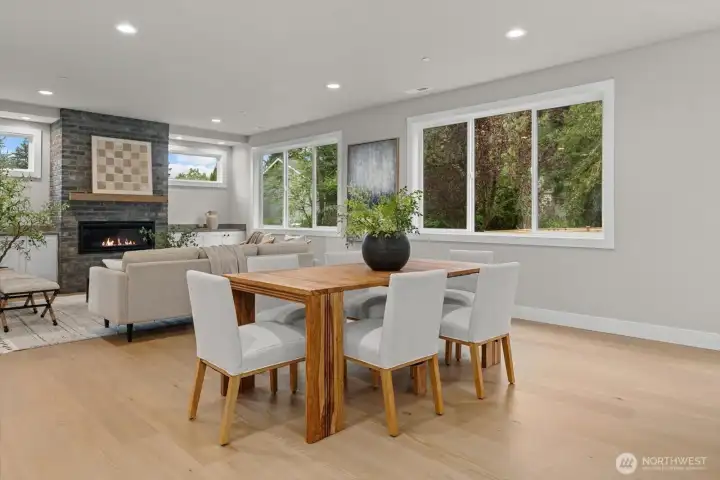 Main Level: Dining