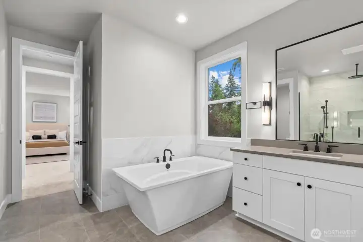 Upper Level: Primary Suite Bathroom