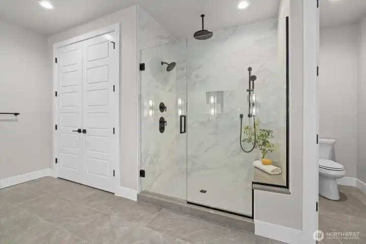 Upper Level: Primary Suite Bathroom