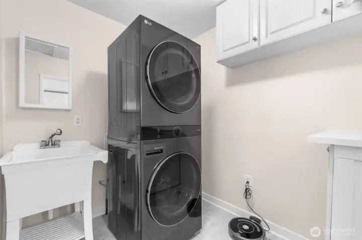 good sized laundry room good sized laundry room
