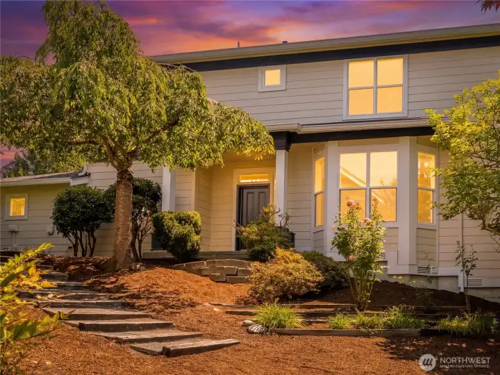 Welcome the Vintage community in Sammamish! The main entrance on the side of the property provides privacy from the street. Welcome the Vintage community in Sammamish! The main entrance on the side of the property provides privacy from the street.