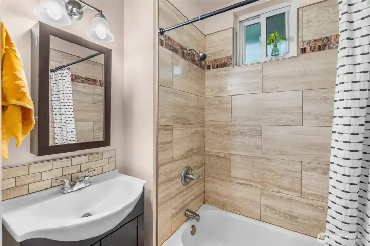 Full Bathroom - practically a luxury in this area