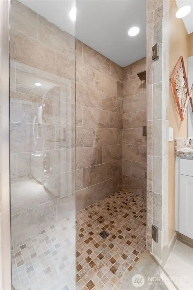 Gorgeous walk in shower