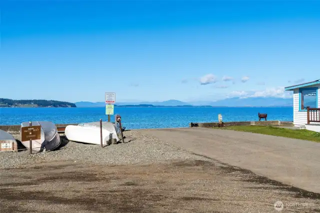 Public boat launch a few blocks away