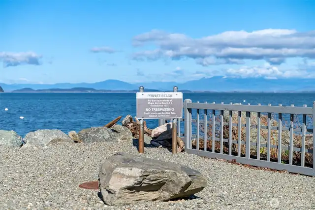 Maple Grove Beach entry. Put your kayak in here!