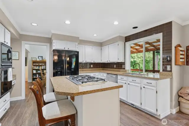 Kitchen w/ large island