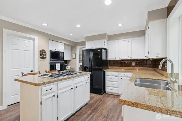 Kitchen has plenty of storage!