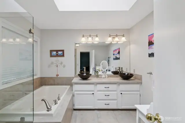 Ensuite primary bath