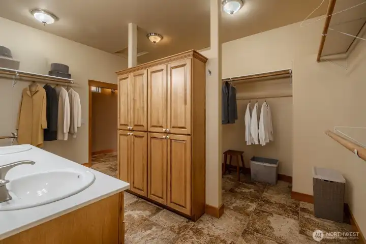 Virtual Staging Primary Bathroom & Closet