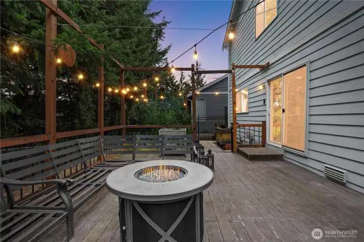 Large back deck ready to entertain