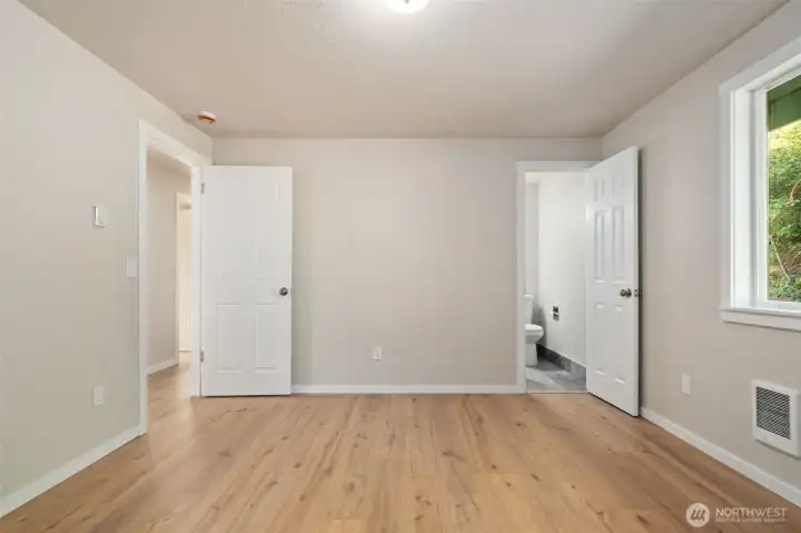 Looking towards primary bath and hallway