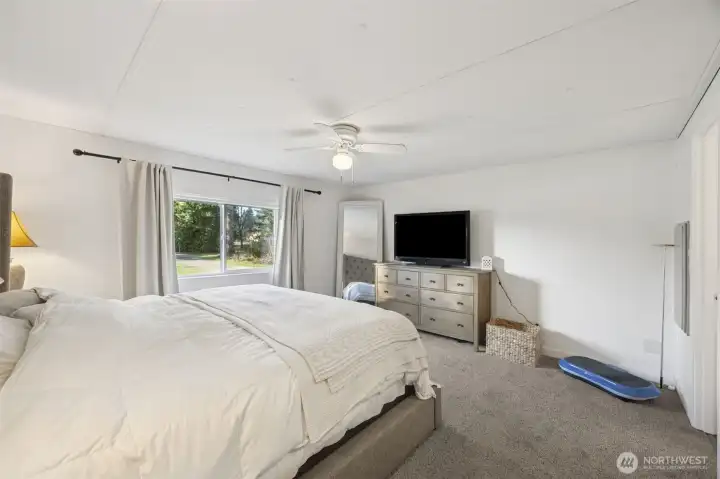 Primary bedroom - ample space...freshened up with new carpet, paint and trim!