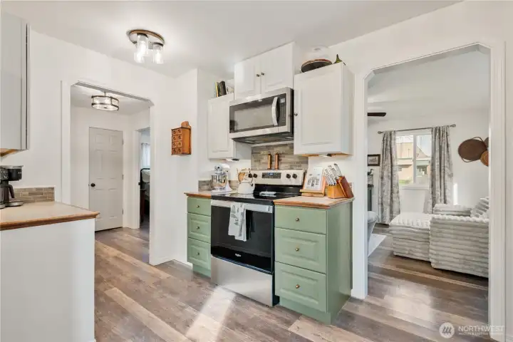 Beautiful eat in kitchen