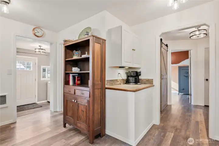 Beautiful eat in kitchen