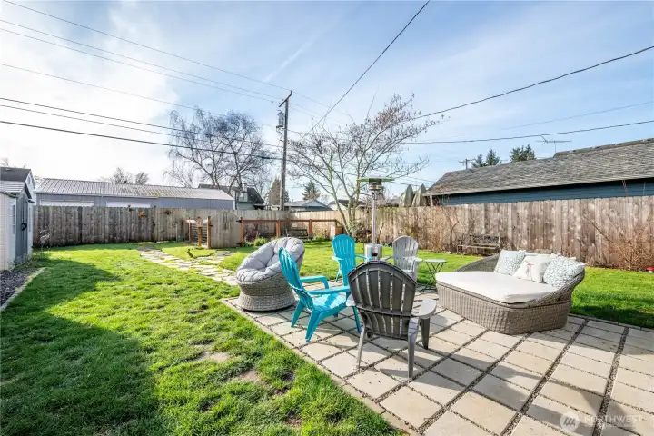 Awesome backyard with patio great for entertaining